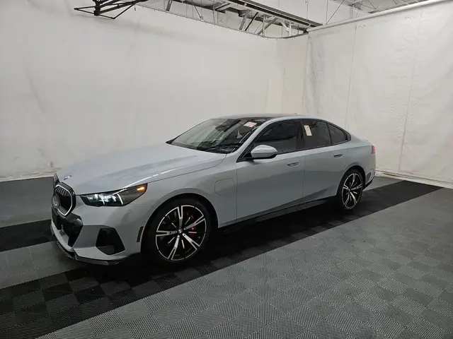 BMW 5 SERIES SEDAN 550E 2026
