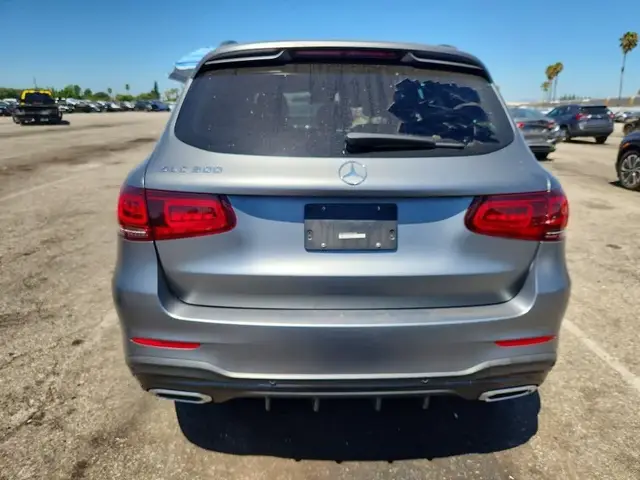 MERCEDES-BENZ GLC 300 2021