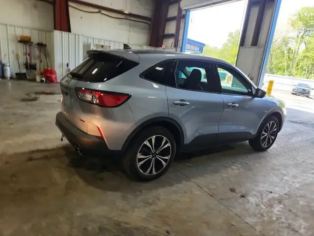 FORD ESCAPE SEL 2022