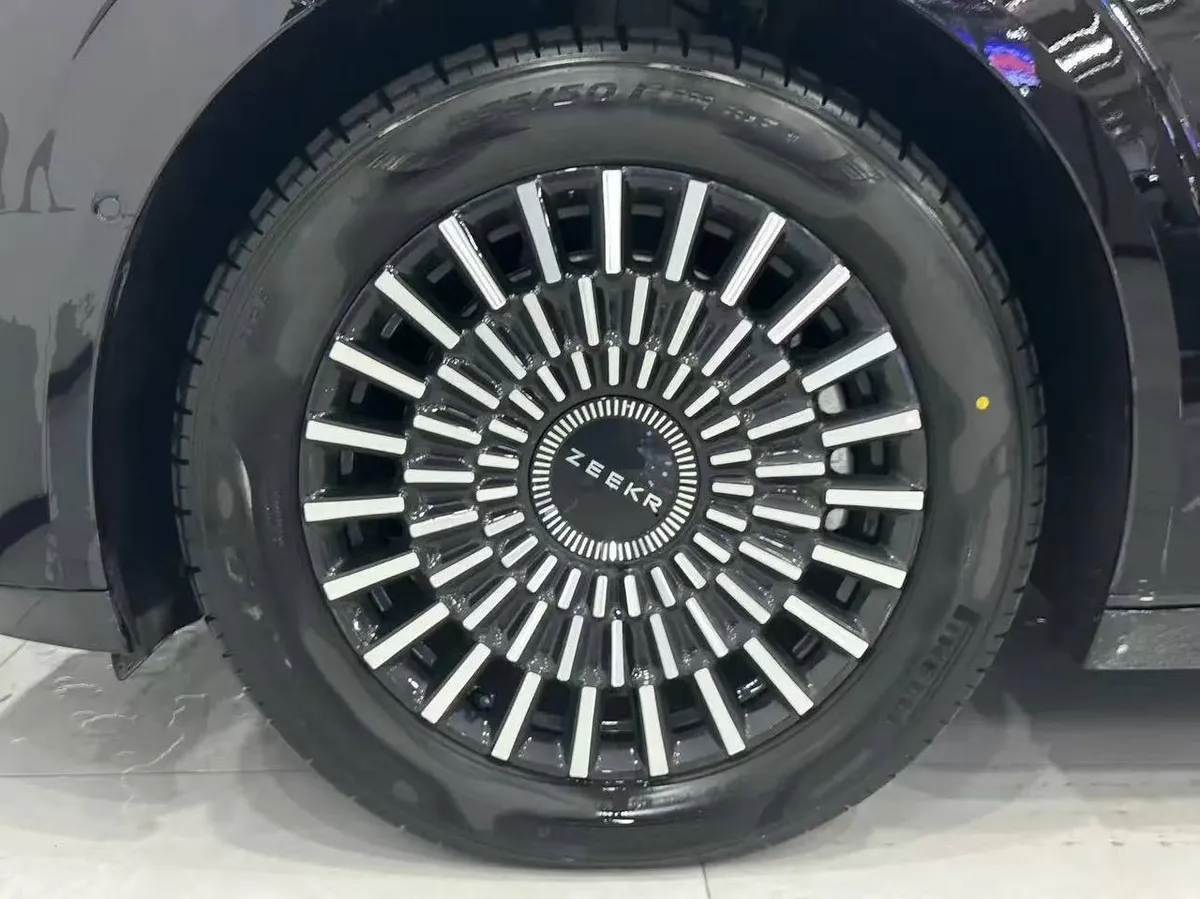 ZEEKR 009 SIX-SEATS 140KWH 2025