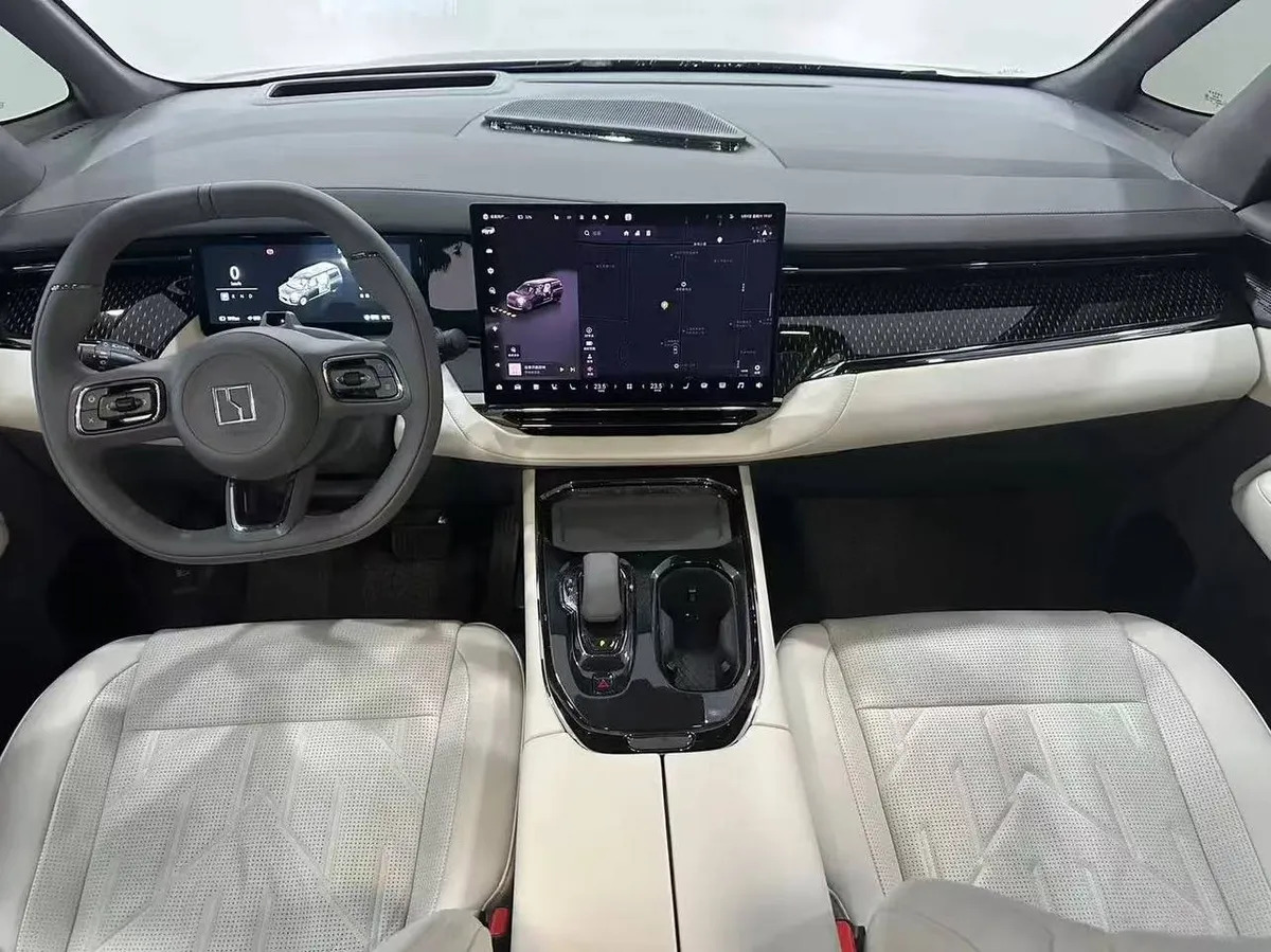 ZEEKR 009 SIX-SEATS 140KWH 2025