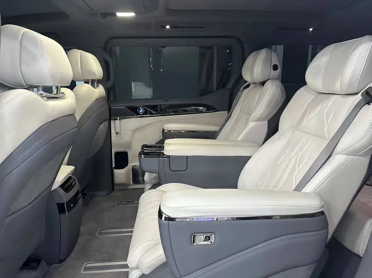 ZEEKR 009 SIX-SEATS 140KWH 2025