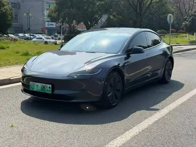 TESLA MODEL 3 2023
