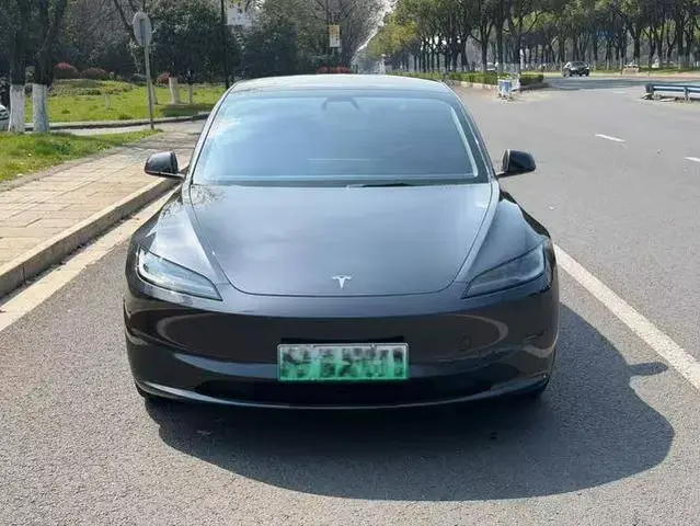TESLA MODEL 3 2023