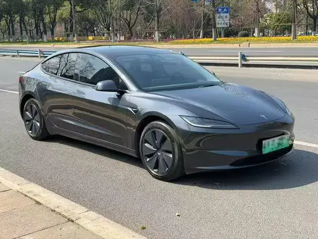 TESLA MODEL 3 2023