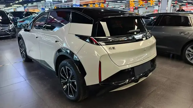 ZEEKR 5-SEATS RWD LONG RANGE 2025