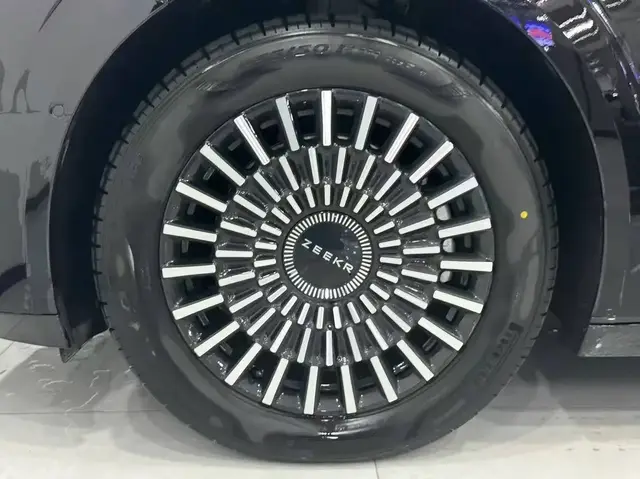 ZEEKR 009 SIX-SEATS 140KWH 2025