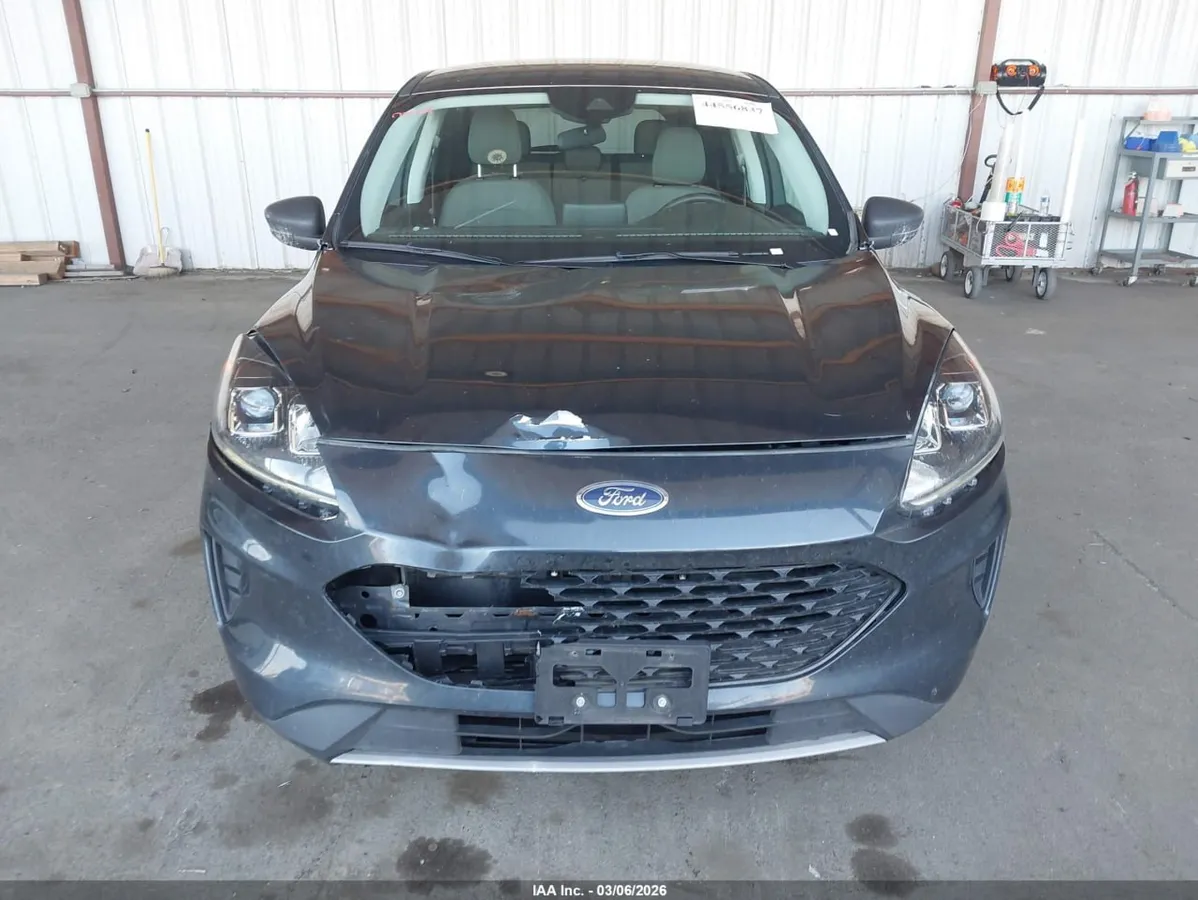 FORD ESCAPE SE 2022