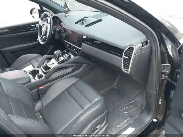 PORSCHE CAYENNE PLATINUM EDITION 2023