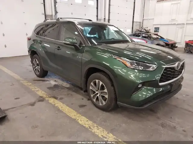 TOYOTA HIGHLANDER XLE 2023