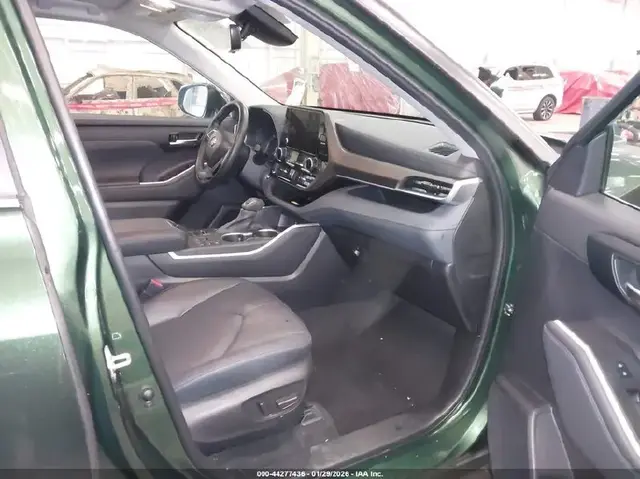 TOYOTA HIGHLANDER XLE 2023