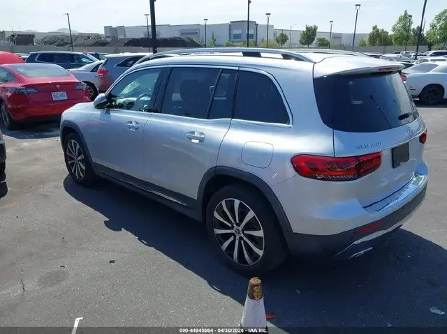 MERCEDES-BENZ GLB 250 2022
