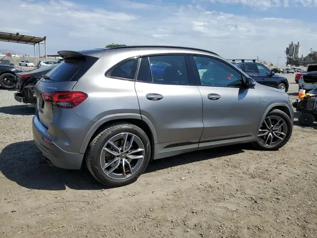 MERCEDES-BENZ GLA 35 AMG 2021