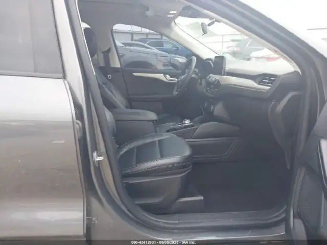 FORD ESCAPE SEL 2022