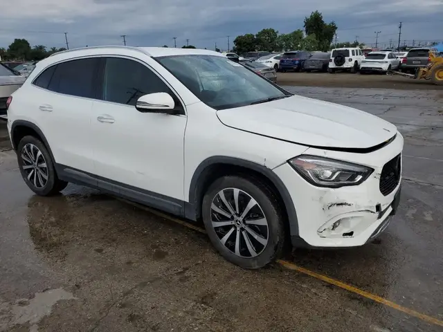 MERCEDES-BENZ GLA 250 2023