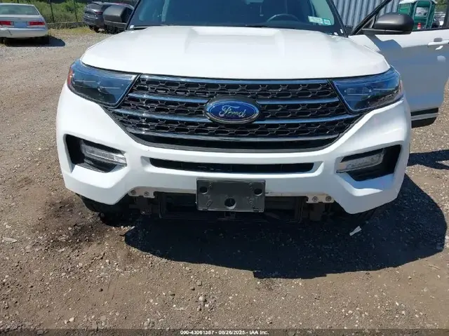 FORD EXPLORER XLT 2023