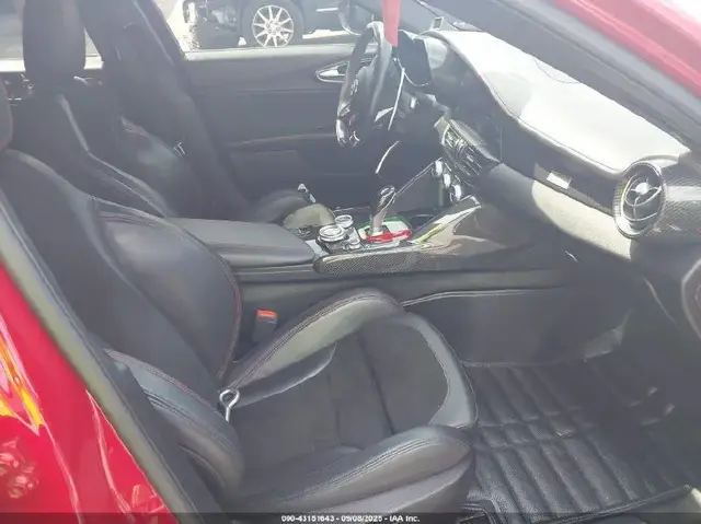 ALFA ROMEO GIULIA QUADRIFOGLIO RWD 2017