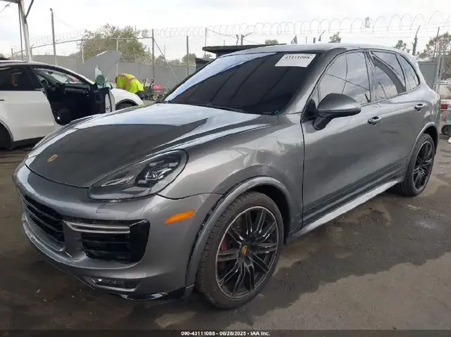PORSCHE CAYENNE GTS 2018