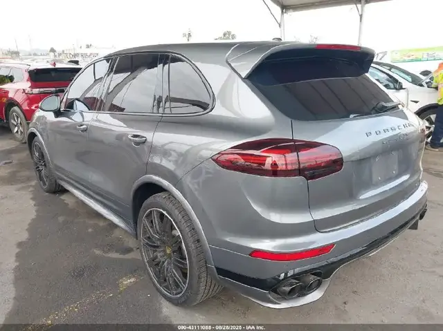 PORSCHE CAYENNE GTS 2018