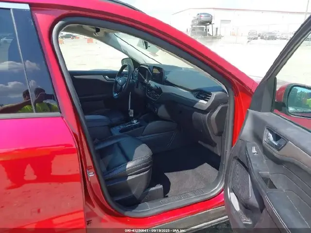 FORD ESCAPE SEL 2022