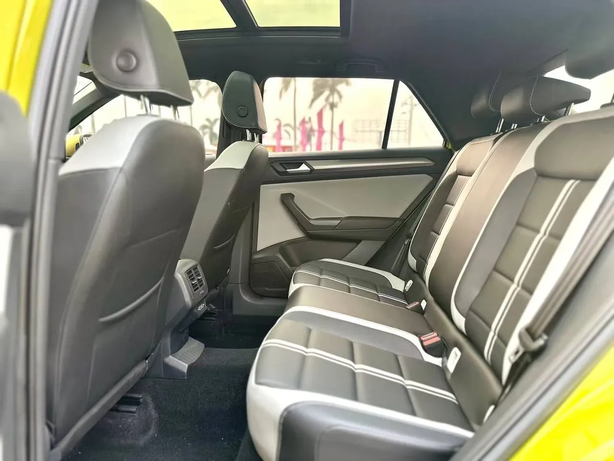 VOLKSWAGEN T-ROC 2023