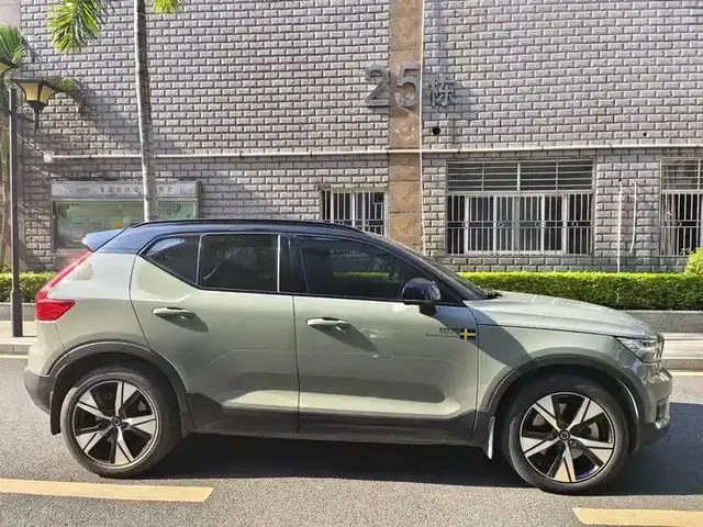 VOLVO XC40 2022