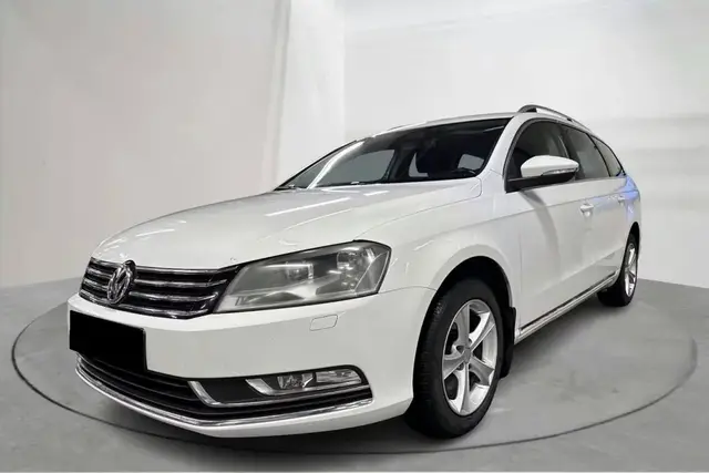 VOLKSWAGEN PASSAT 2011