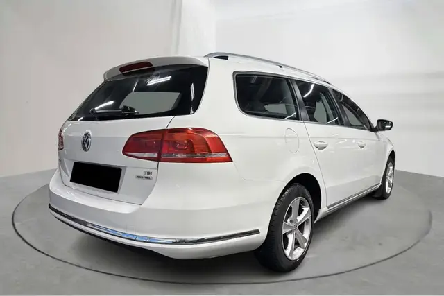 VOLKSWAGEN PASSAT 2011