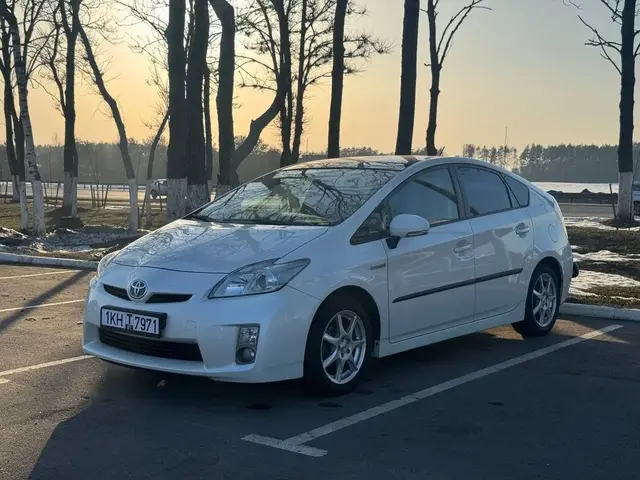 TOYOTA PRIUS 2025