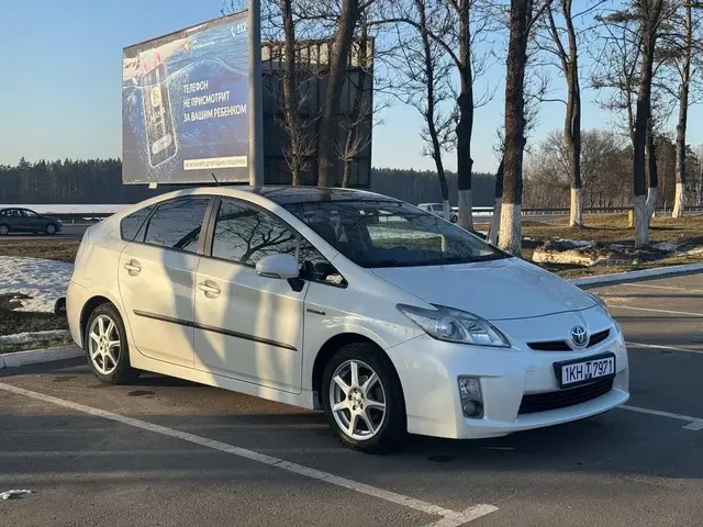TOYOTA PRIUS 2025