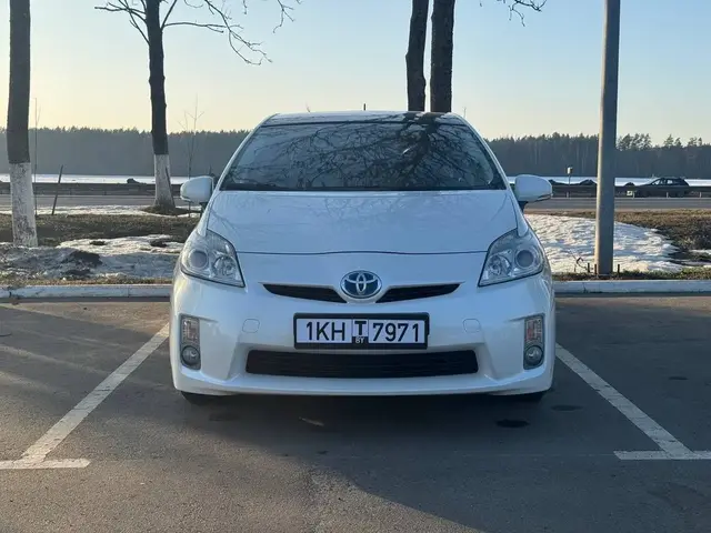 TOYOTA PRIUS 2025