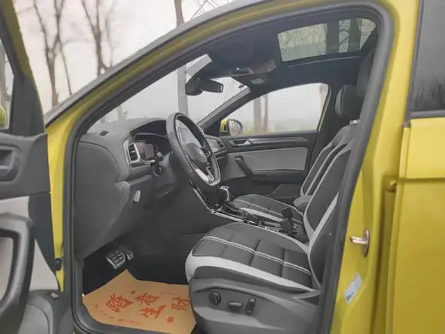 VOLKSWAGEN T-ROC 2023