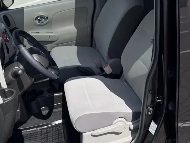NISSAN CUBE 2010