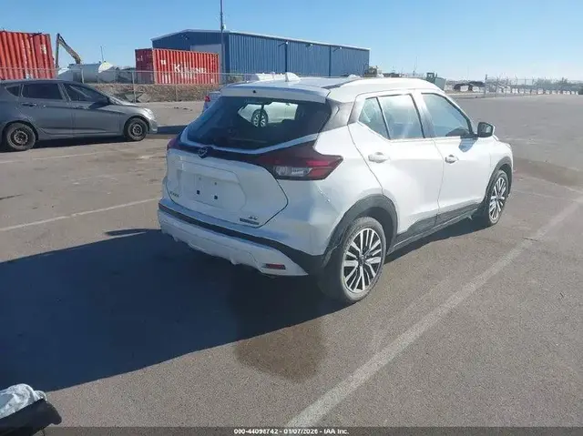 NISSAN KICKS SV XTRONIC CVT 2023