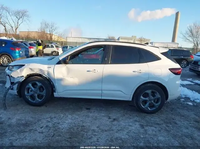 FORD ESCAPE ST-LINE 2023