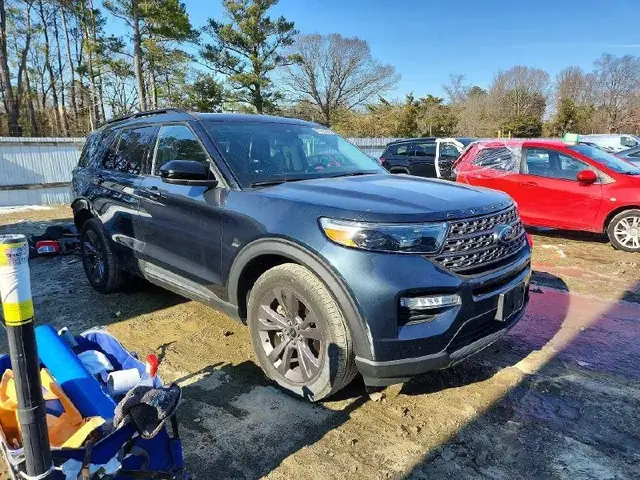 FORD EXPLORER XLT 2023