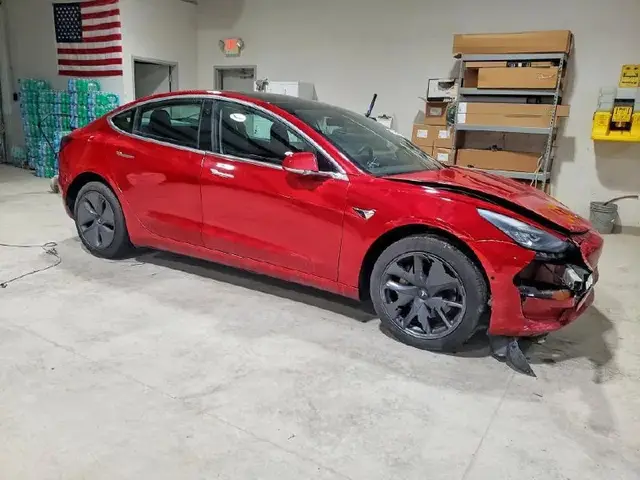 TESLA MODEL 3 2020