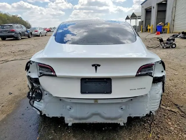 TESLA MODEL 3 2021