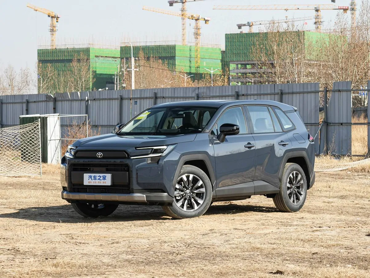 TOYOTA RAV 4 2WD HYBRID 2026