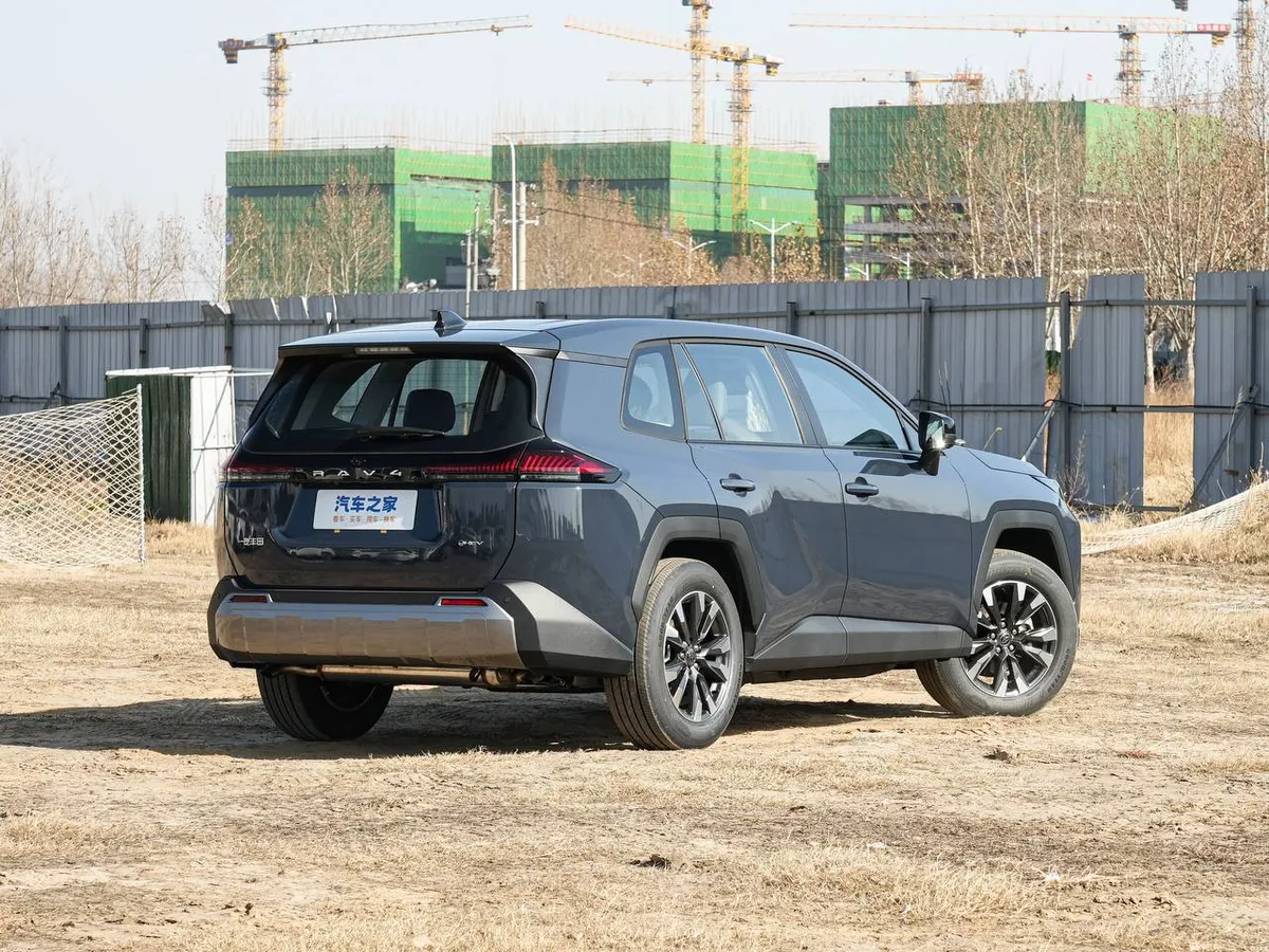 TOYOTA RAV 4 2WD HYBRID 2026