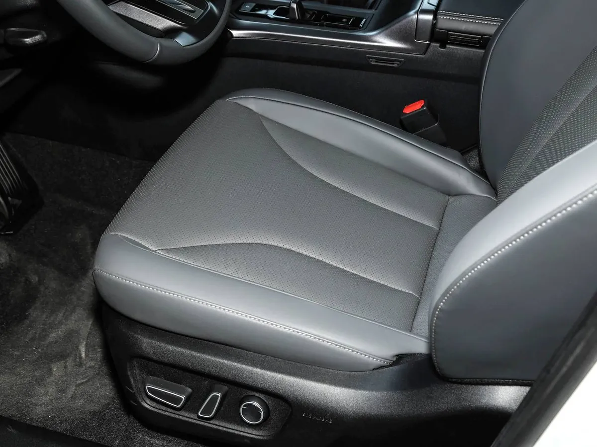 TOYOTA RAV 4 2WD HYBRID 2026