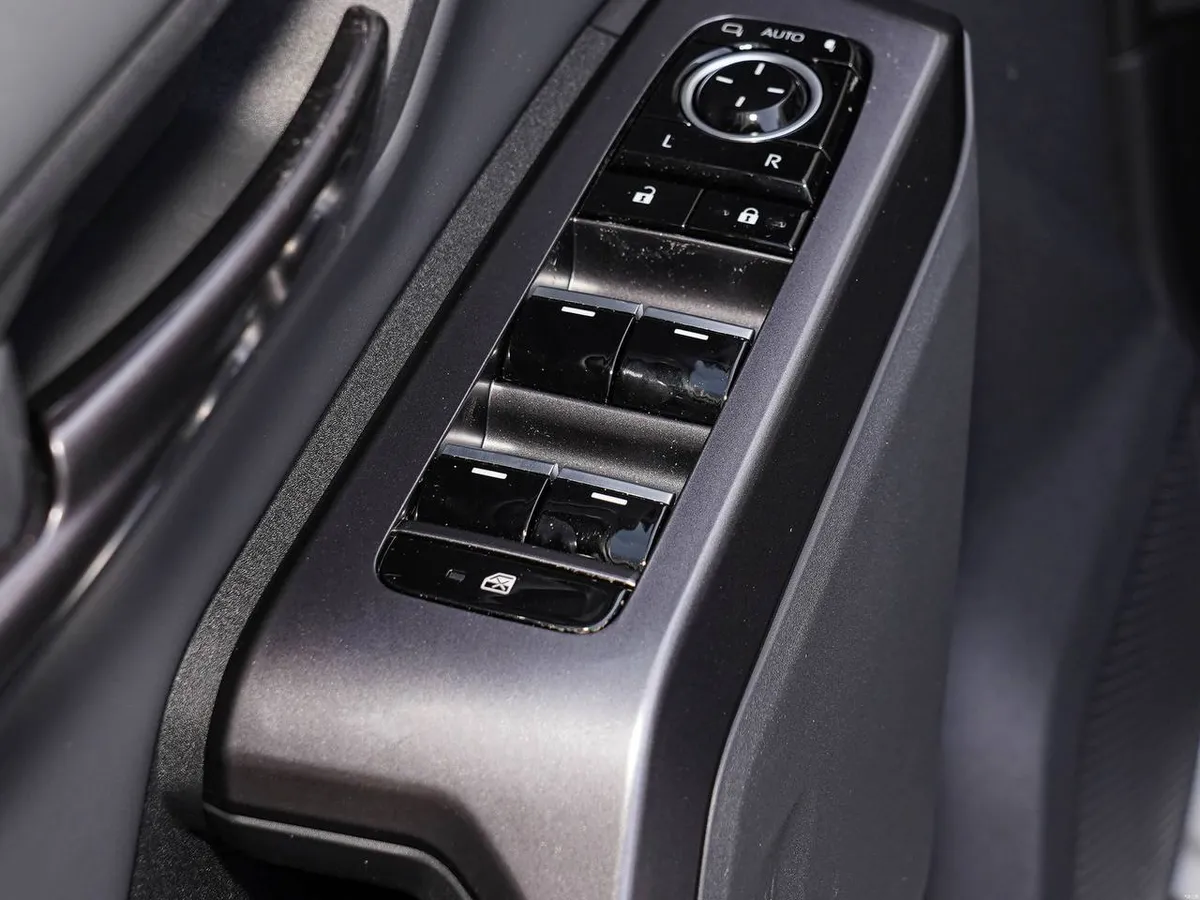 TOYOTA RAV 4 2WD HYBRID 2026