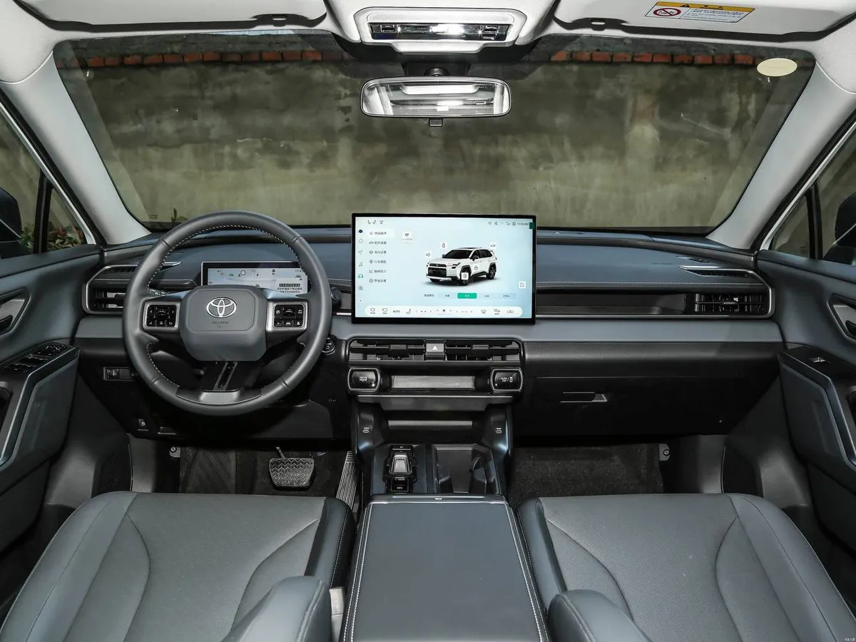 TOYOTA RAV 4 2WD HYBRID 2026