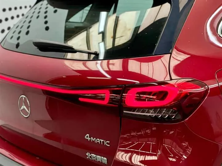 MERCEDES-BENZ EQA300 4MATIC 2024