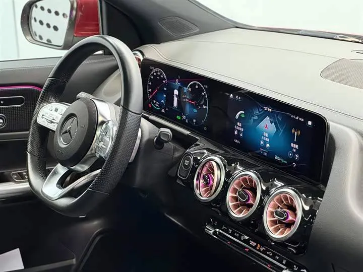 MERCEDES-BENZ EQA300 4MATIC 2024