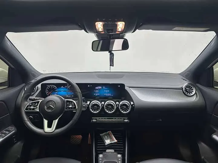 MERCEDES-BENZ EQA260 2023