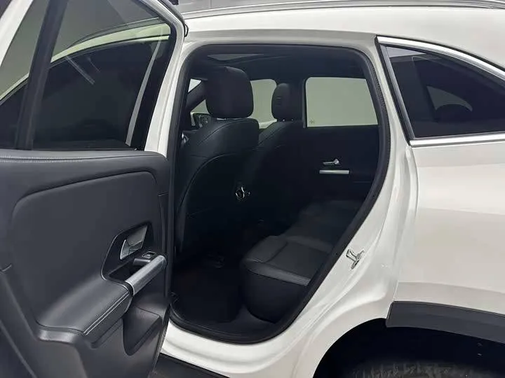 MERCEDES-BENZ EQA260 2023