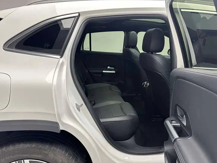 MERCEDES-BENZ EQA260 2023