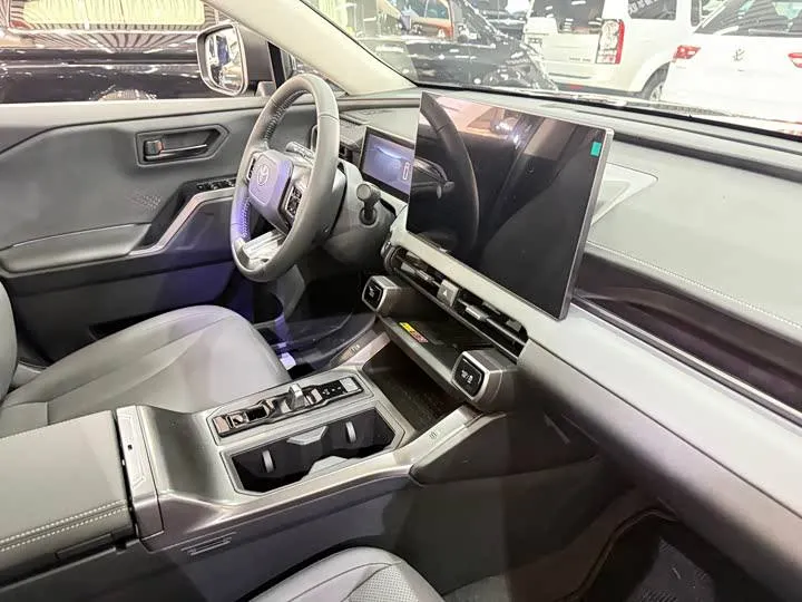 TOYOTA RAV4 LUXURY 2026