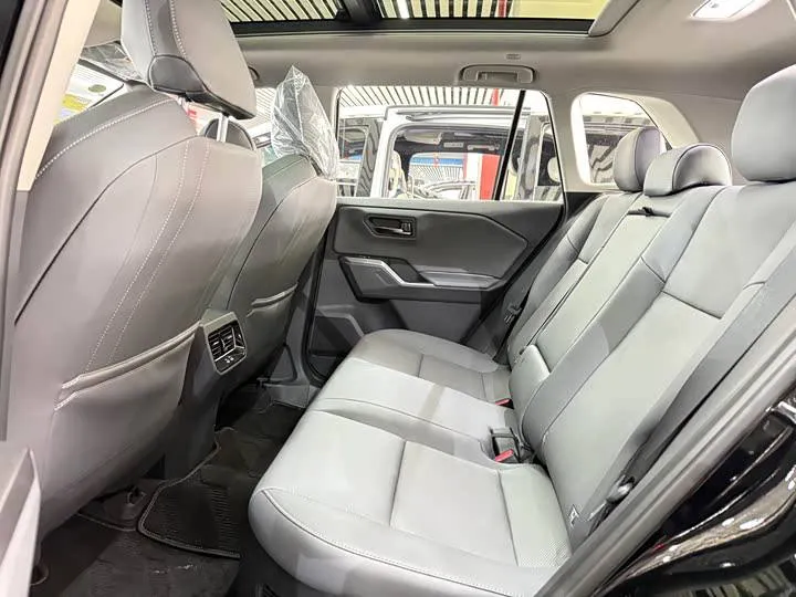 TOYOTA RAV4 LUXURY 2026